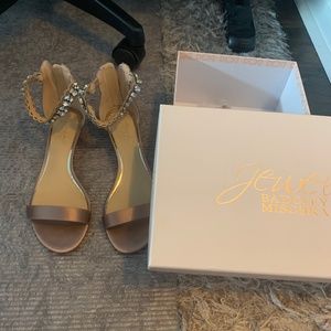 Badgley Mischka jeweled womens evening wedges